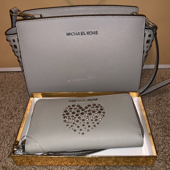Michael Kors Handbags - Michael Kors Selma Stud Ash Grey Crossbody +Wallet
